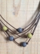 Collier cuir 5 fils taupe/jaune moutarde