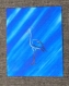 Petite cigogne sur fond bleu peinte à l'acrylique