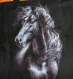 Sac noir avec broderie cheval porté épaule