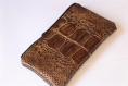 Trousse / pochette marron en simili cuir cobra avec intérieur en suédine noire