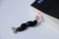 Marque-pages moustache noire avec rubans et perles roses