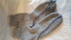 Chaussons en laine polyester grise avec fil brillant gris, semelle de couleur grise t38/39
