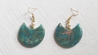 Boucles d'oreilles  forme pendant en demi-lune 4 couleurs semi transparentes au choix - frais de port offerts !