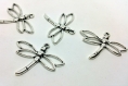 X1 breloque  - libellule insecte jardin nature - en metal argenté - bijoux customisation