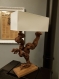 Lampe racine de vigne à 2 points lumineux sur support bois teinté
