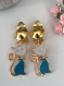 Boucles d'oreilles à clips, en métal doré et émail, pendentif, chat, blanc et bleu