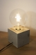 Lampe de table décorative / lampe en ciment et bois / chêne et ciment / ampoule led vintage / type edison / eclairage indirect chaud / cube