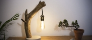 Lampe de table / lampe en bois / cyprès/  ampoule edison / led / 2000k / Éclairage indirect chaud / design / branche d'arbre / pied ciment