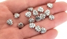 Perles feuillestibétain métal argenté antique- pm12 -  7x7mm lot de 10/20/40 unités / leaf pearls tibetan silver antique silver 7x7mm