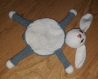 Doudou lapin bleu et blanc crocheté (fait main et unique)