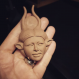 Mini sculpture visage déesse isis - porte clé / magnet / pendentif - à personnaliser