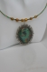 Ras-du-cou pendentif métal-verre-perles eau douce-nacre-cristal de swarovski or-rouge-vert modèle 