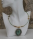 Ras-du-cou pendentif métal-verre-perles eau douce-nacre-cristal de swarovski or-rouge-vert modèle 