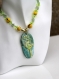 Collier pendentif céramique-jade-graine vert et jaune modèle 