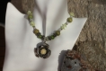 Collier pendentif métal argenté-jade-swarovski-graines vert et paille modèle 