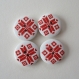 4 boutons en bois, rond, dessins rouges sur fond blanc - 30 mm