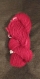Echeveau de laine couleur red cherry filée à la main au fuseau - 134 g - env 250 m