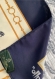 Chic grande foulard en silk couleur marine / crème ,pour femme.très bon état comme neuf. idéal pour cadeau