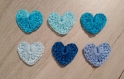Lot de 6 petits coeurs au crochet nuances de bleus.