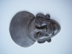 Masque africain en céramique, émaillé en gris 