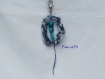 Porte-clef ou bijou de sac en jean recyclé : anneau bleu et blanc et perles bleu marbré