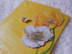 Carte pour anniversaire fleurs et papillon jaune blanc