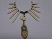 Grand connecteur avec longues perles ivoire en howlite naturel, son joli elephant,sa feuille et son bouddha 