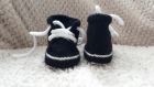 Chaussons baskets à lacets en laine bébé 0-3 mois - couleur noire - tricot fait main - cadeau naissance