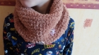 Snood /tour de cou marron  tricote en laine decore de boutons chiens assorties