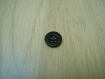 Cinq boutons en creux noir rebord plat  17-90
