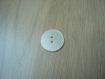 Cinqs boutons plastique creux rond reflêt nacré   18-5   +2