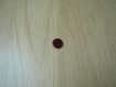 Petit bouton rouge nacré avec rebord  22-107