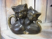 Statuette chats en laiton patinée main 12x13 cm