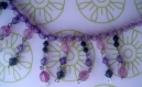 Collier fantaisie = cascade de perles violettes