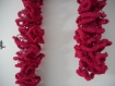 Echarpe tricotée main en laine fantaisie fuchsia