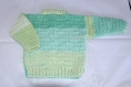 Petit pull boutonné bébé tricoté main taille 3 mois