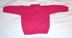 Pull bébé à motifs rose fuchsia tricoté main taille 12 mois