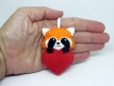 Porte clé panda roux, kawaii, dans un coeur rouge, en feutrine, fait main, cadeau amoureux