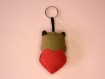 Porte clé capybara dans un coeur, accessoire kawaii, cadeau d'amour, mignonnerie à offrir, en feutrine, fait main 