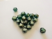 10 perles de verre - toupies - vert 