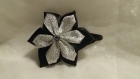 Barrette à clips fleurs double noir/gris paillette argenté, perle nacrée grise - idée cadeaux