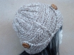 Bonnet femme en laine chiné beige et blanc.