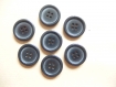 Lot de 7 boutons plastiques ronds tons noir reflet gris 2cm de diametre 