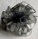 Petite barrette fleur en tissu & plumes et perles 034