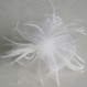 Grande barrette fleur blanche en organza, plumes et peles