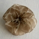 Petite barrette fleur en tisu & plumes et perles 052