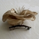 Petite barrette fleur en tisu & plumes et perles 052