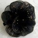 Grande barrette fleur noire/doré en tissu, plumes et perles