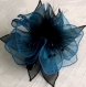 Grande barrette fleur bleue en organza, plumes et perles