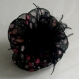 Petite barrette fleur en tissu, plumes & perles et paillettes 